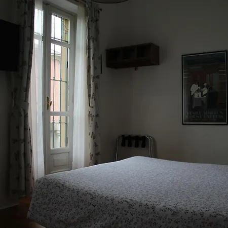 فندق مبيت وإفطار Ferrari آستي